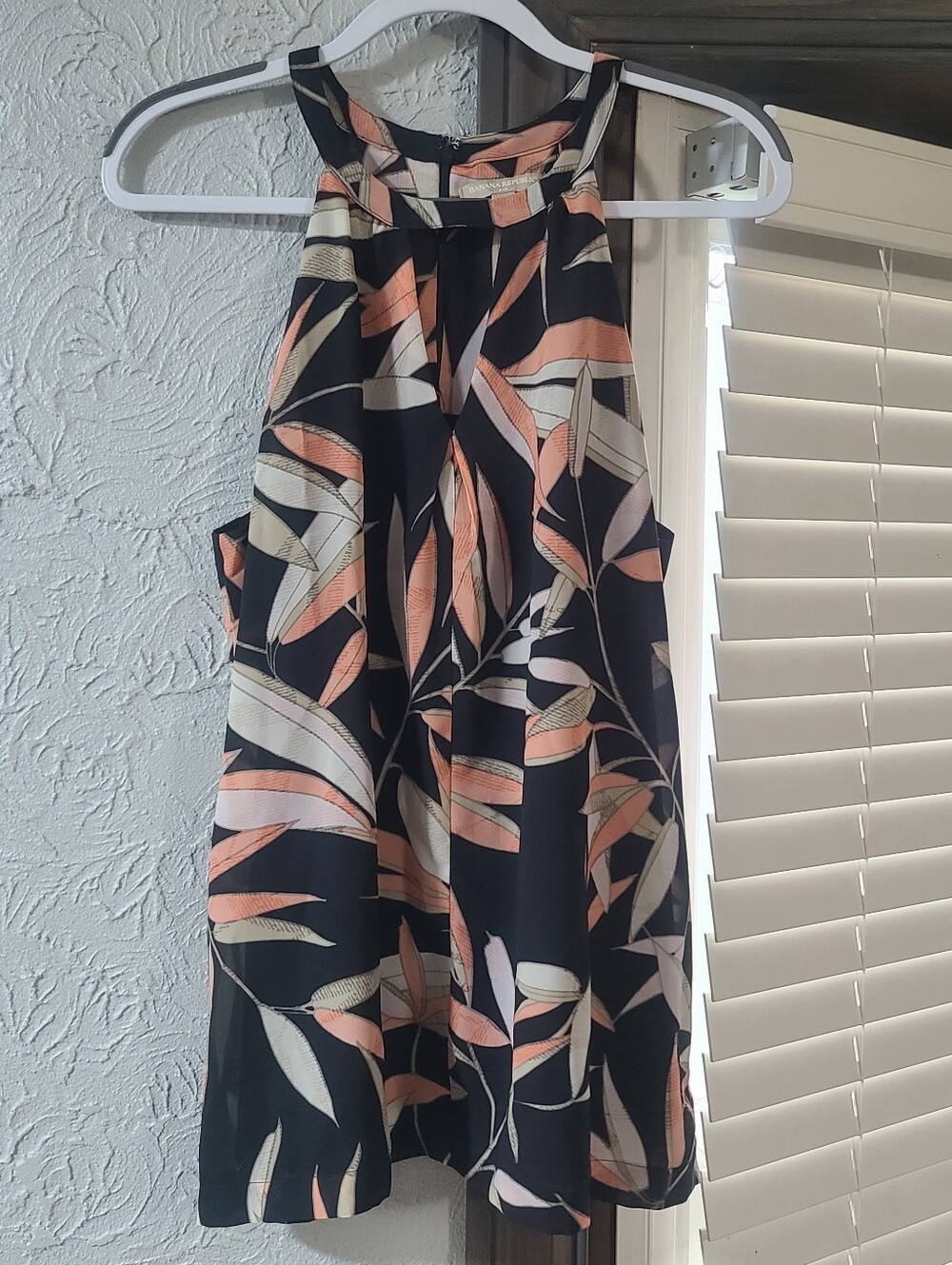 Banana Republic Sleeveless Floral Keyhole Halter Top in Black and Peach